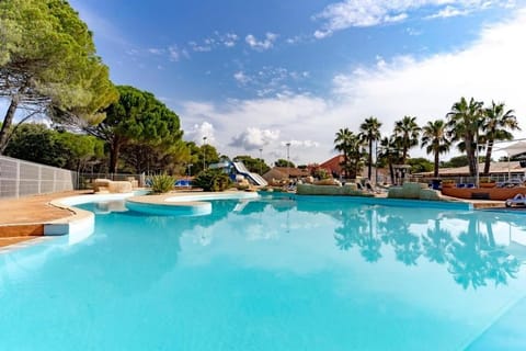 MOBIL-HOME tout confort Oasis village 5 étoiles House in Roquebrune-sur-Argens