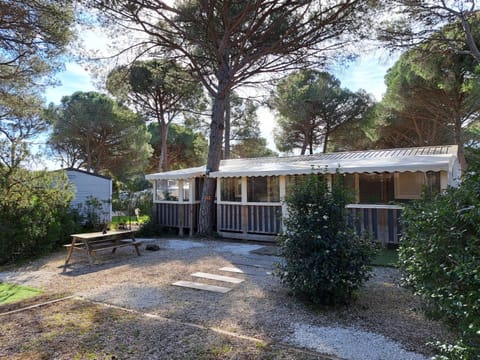 MOBIL-HOME tout confort Oasis village 5 étoiles House in Roquebrune-sur-Argens