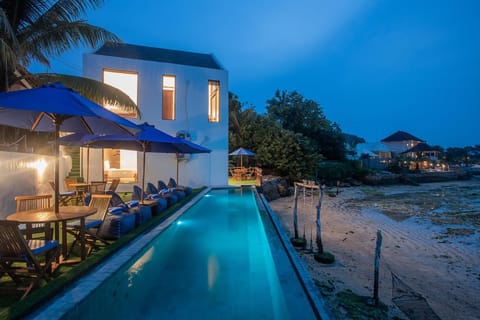 Property building, Night, Pool view, Swimming pool, sunbed