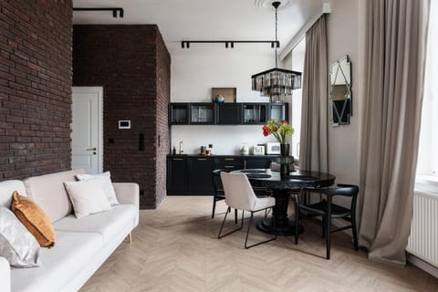 Kitchen or kitchenette, Living room, Seating area, Dining area