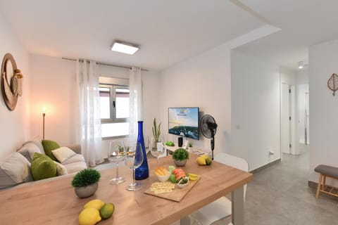 TV and multimedia, Kitchen or kitchenette, Living room, Dining area