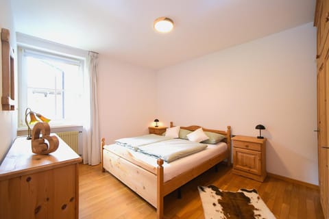 Bedroom, Mountain view