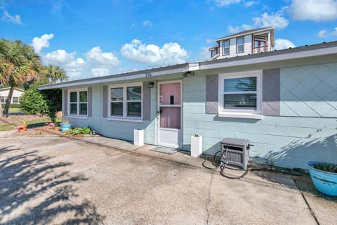 A Wave We Go House in Sunnyside