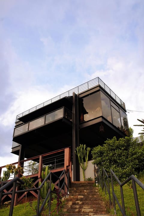 Restaurant/places to eat, Lounge or bar, Food and drinks, Banquet/Function facilities, Food, Entertainment