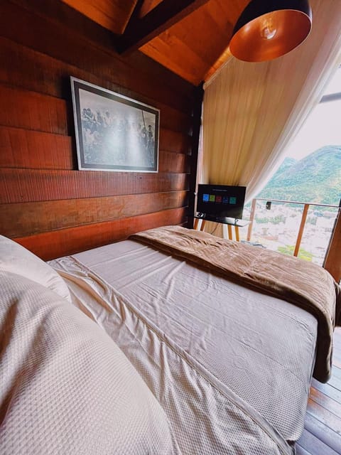 Bed, Natural landscape, TV and multimedia, Bedroom, Mountain view
