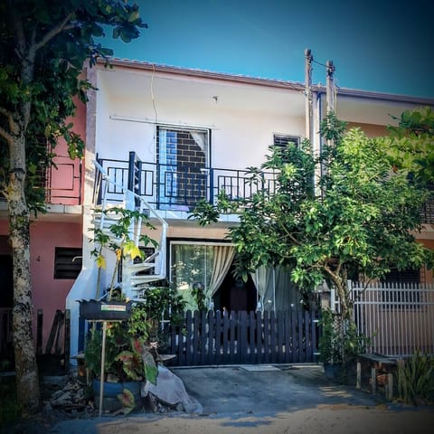 Facade/entrance, Balcony/Terrace