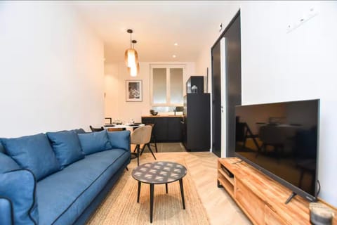Communal lounge/ TV room, TV and multimedia, Kitchen or kitchenette, Living room, Seating area, Dining area