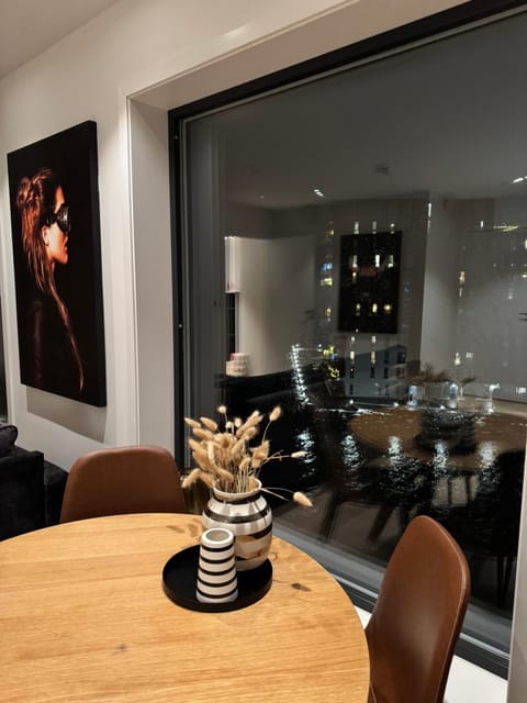 View (from property/room), Seating area, Dining area