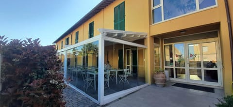 Property building, Facade/entrance, Breakfast