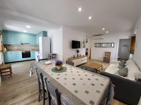 Kitchen or kitchenette, Living room, Dining area