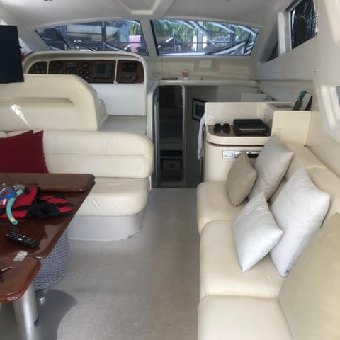 Alugo barco intermarine 440 Docked boat in Angra dos Reis