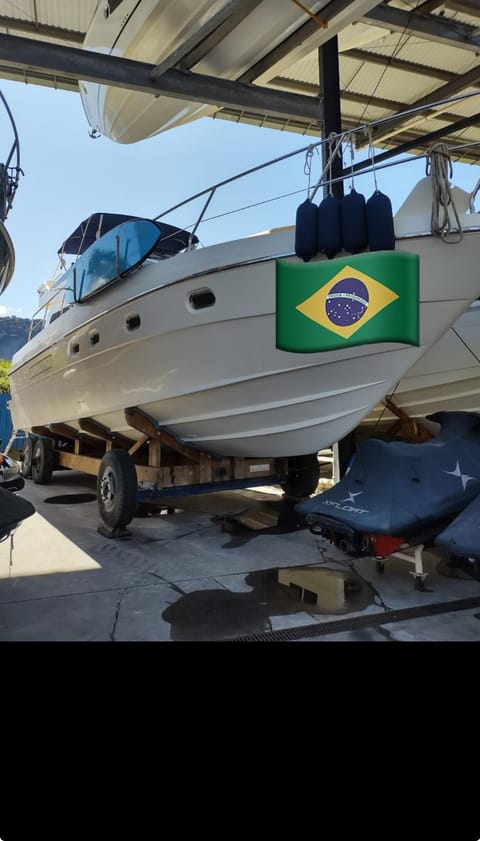 Alugo barco intermarine 440 Docked boat in Angra dos Reis
