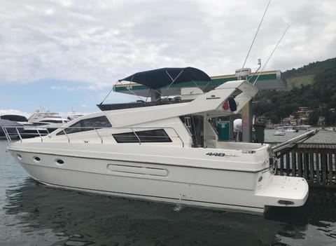 Alugo barco intermarine 440 Docked boat in Angra dos Reis