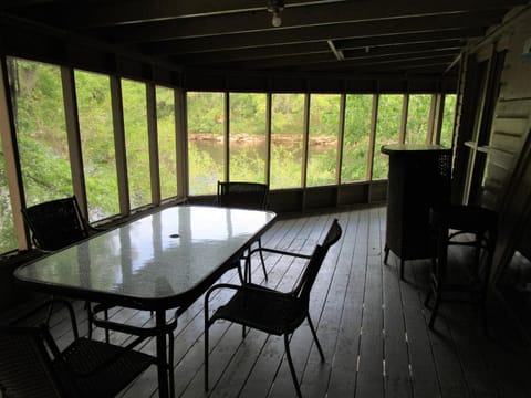Seating area, Dining area