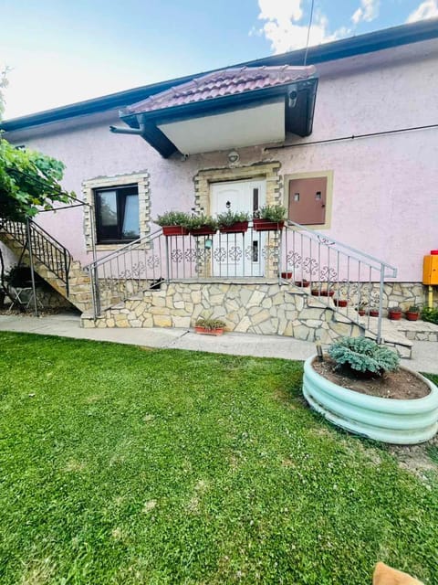 Surčin Grape Vine Apartments Apartment in Vojvodina