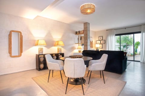 Living room, Seating area, Dining area