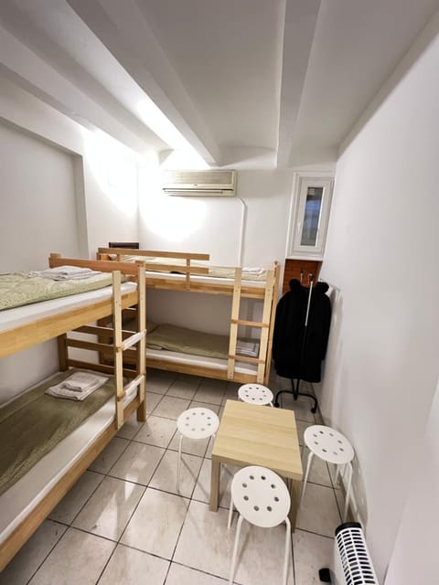 Bed and Shower Alone Apartment in Belgrade