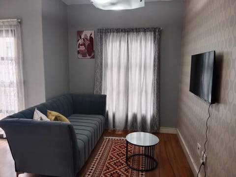 Communal lounge/ TV room, TV and multimedia, Living room, Seating area, Evening entertainment