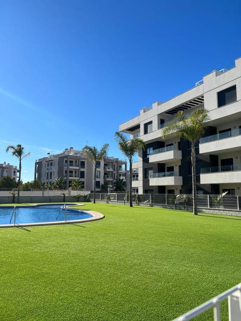 Property building, Day, Swimming pool