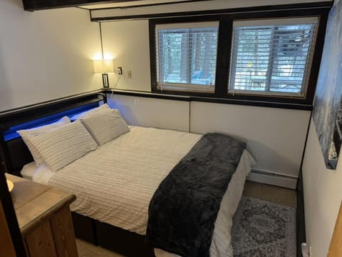 Serene Forest Lodge I Adventure Meets Serenity Chalet in Madison