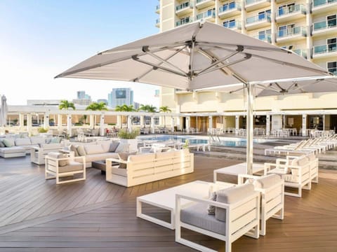 Balcony/Terrace, Swimming pool, sunbed