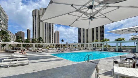 Swimming pool, sunbed