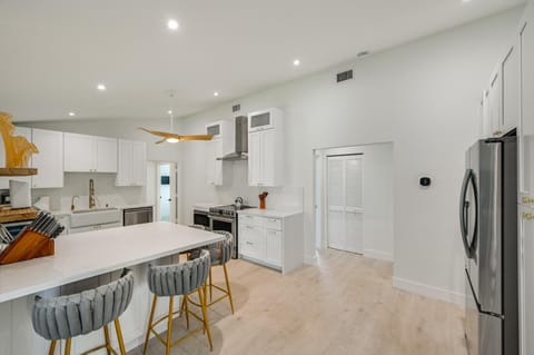 Walk to Tigertail Beach! Marco Island Home with Pool House in Marco Island