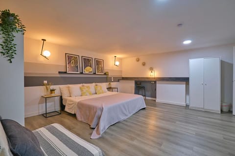 Bed, Photo of the whole room, Seating area, Bedroom, wardrobe