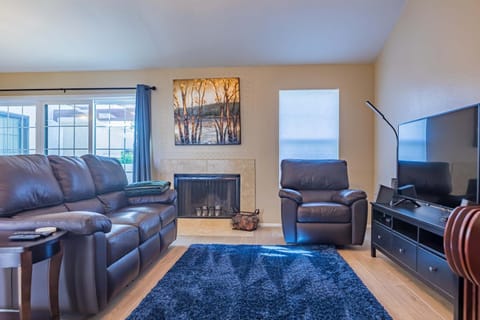 Cozy House Pool Spa Tennis & Pickleball Courts House in Tempe