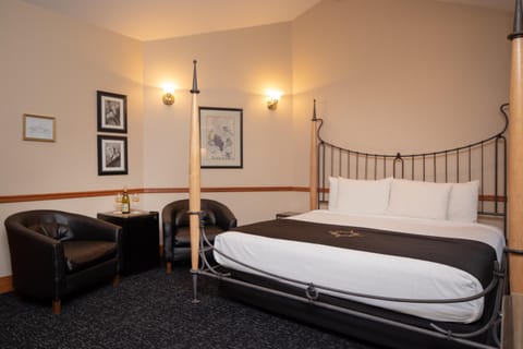 Bed, Seating area, Bedroom