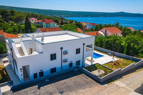 Property building, Garden, Sea view, Swimming pool, Parking