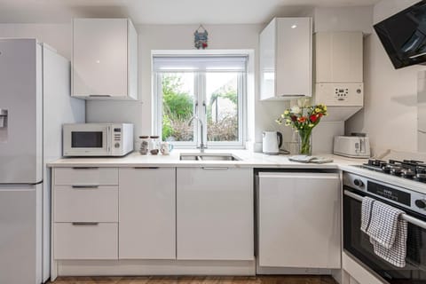 The Cove at No 1 Trearddur Road Villa in Trearddur Bay