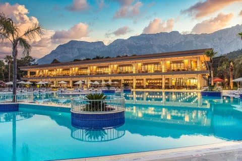 Restaurant/places to eat, Facade/entrance, Lounge or bar, Pool view, Swimming pool