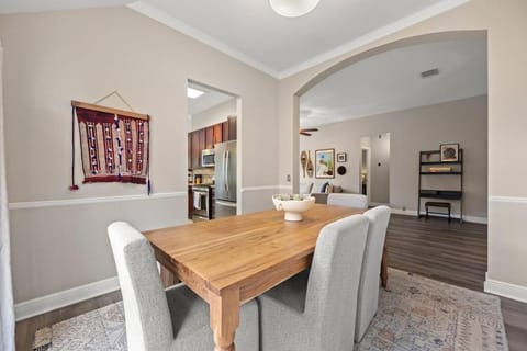 Artist Retreat at Cypress Creek - Hotub - Sleeps 9 House in Cedar Park