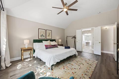 Artist Retreat at Cypress Creek - Hotub - Sleeps 9 House in Cedar Park