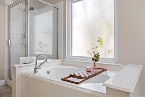 Artist Retreat at Cypress Creek - Hotub - Sleeps 9 House in Cedar Park