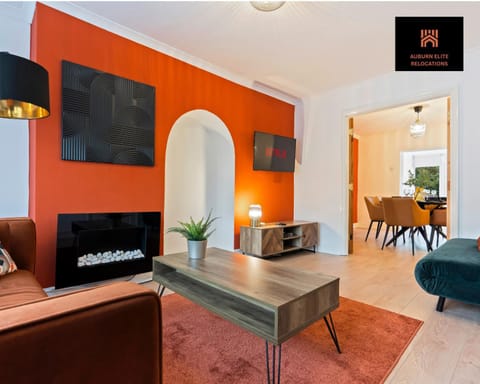 Communal lounge/ TV room, TV and multimedia, Living room, Seating area, fireplace