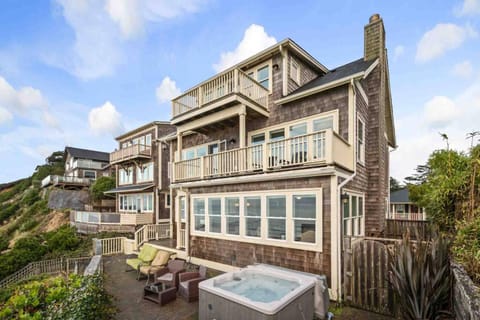 Puffin Place House in Lincoln City