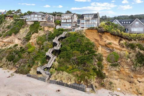 Puffin Place House in Lincoln City