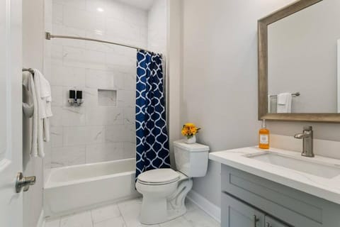 FIVE Bathrooms with FIVE Bedrooms and Stylish House in New Orleans