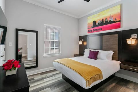 FIVE Bathrooms with FIVE Bedrooms and Stylish House in New Orleans