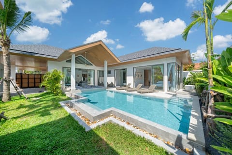 Property building, Garden view, Pool view, Swimming pool