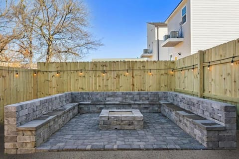 Beautiful NEW 5BR Home with outdoor seating House in New Orleans