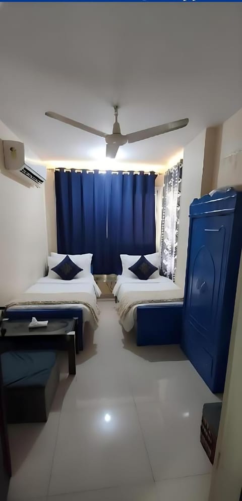 Bed, Photo of the whole room, Seating area, Bedroom, air conditioner