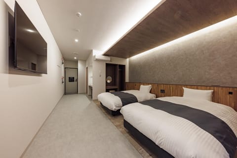 Bed, TV and multimedia, Bedroom