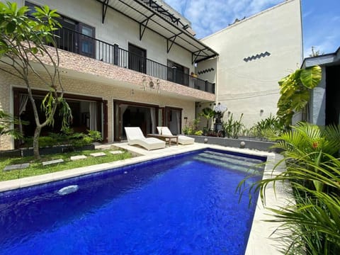 Property building, Day, Garden, Garden view, Pool view, Swimming pool, sunbed