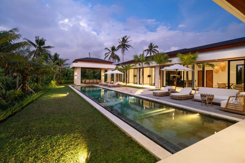 Property building, Natural landscape, Garden, Garden view, Pool view, Swimming pool, sunbed