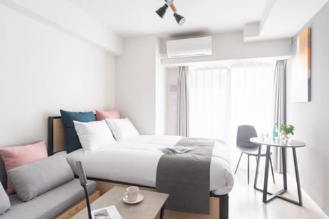 Bed, Living room