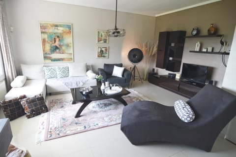 TV and multimedia, Living room, Seating area