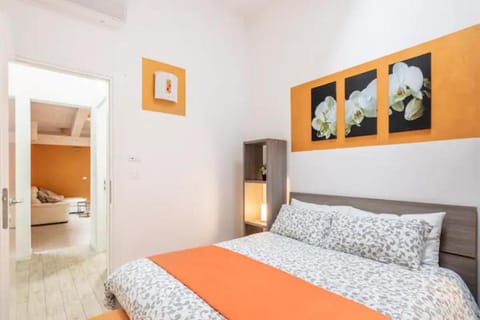 Secret Terrace Downtown Loft, Rooftop Terrace, 2 bedrooms, AC Apartment in Bologna